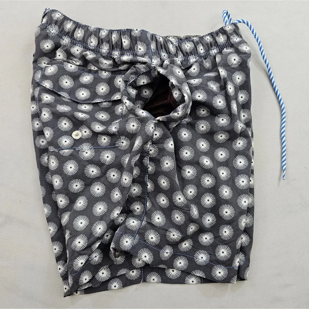 Tommy Bahama Relax trunks swimwear mens S Small pockets black white circles